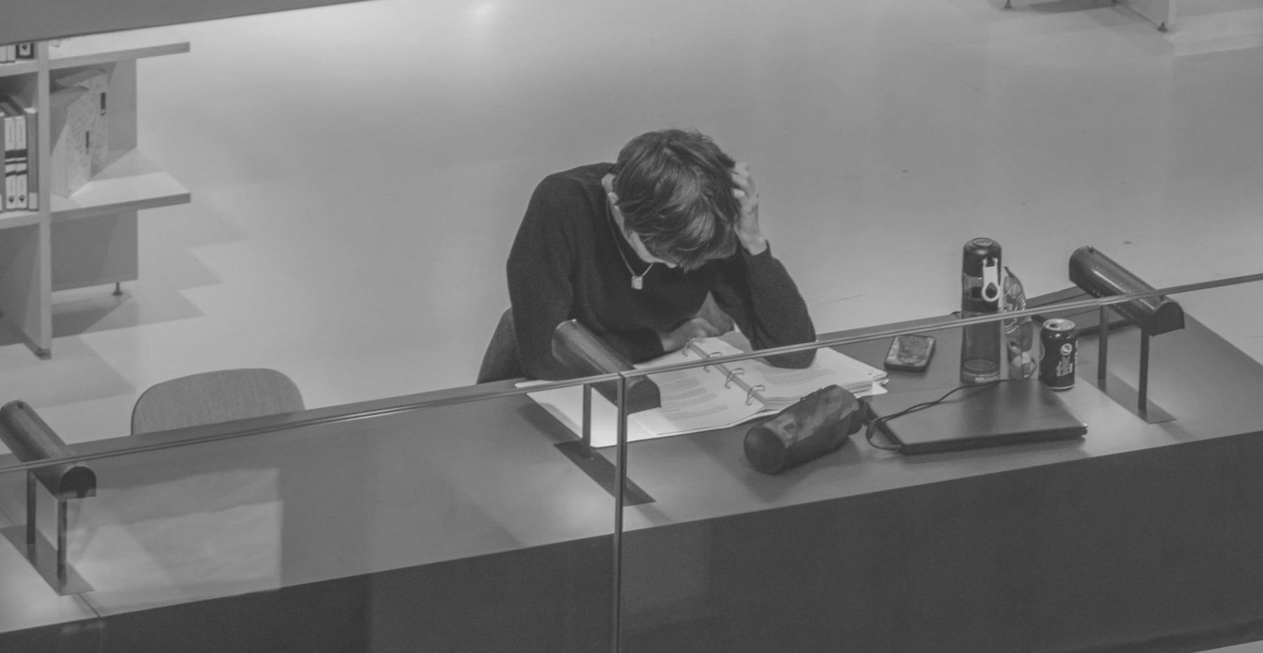 Análisis de datos financieros en pantalla