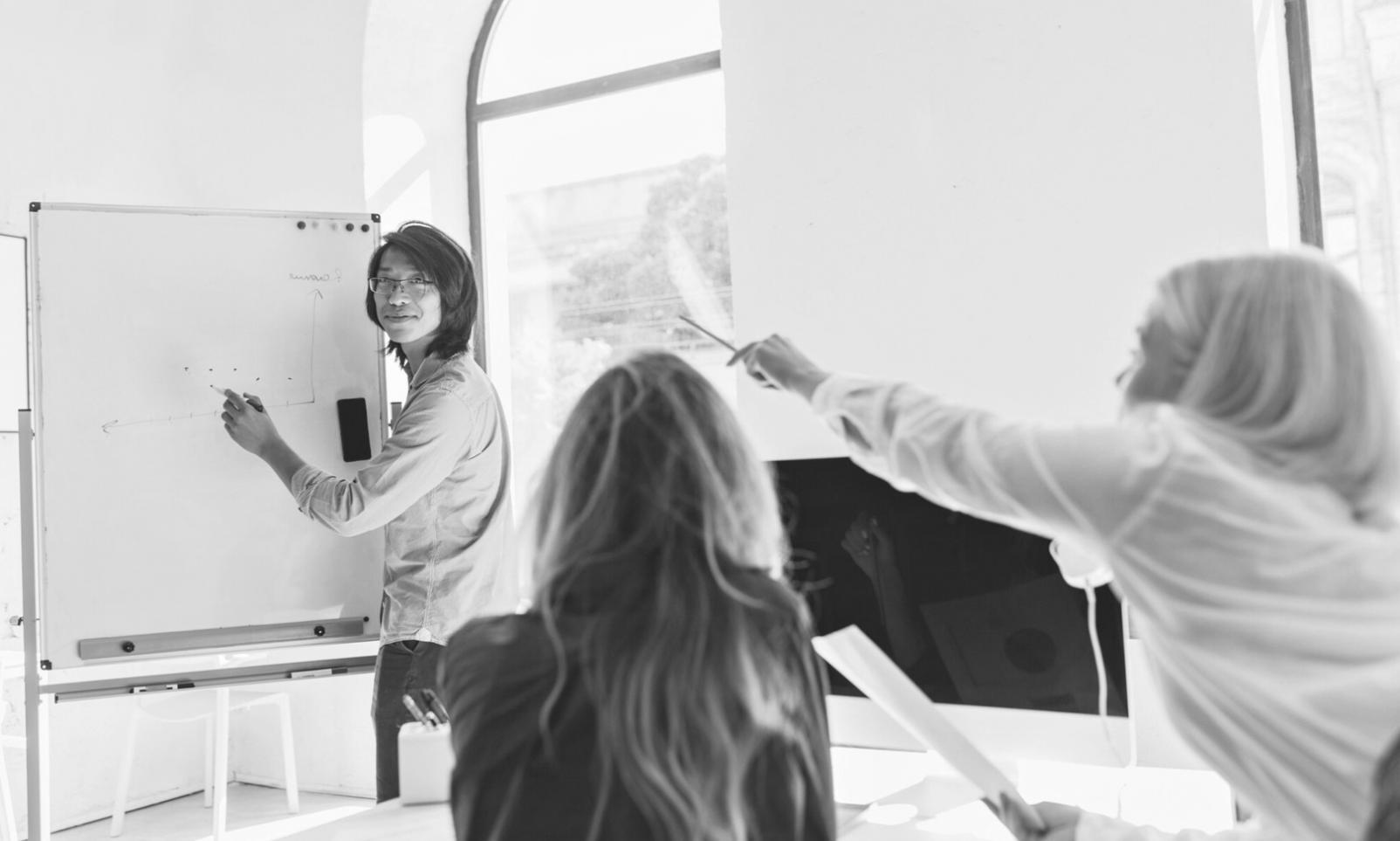 Espacio de aprendizaje colaborativo con materiales de planificación financiera