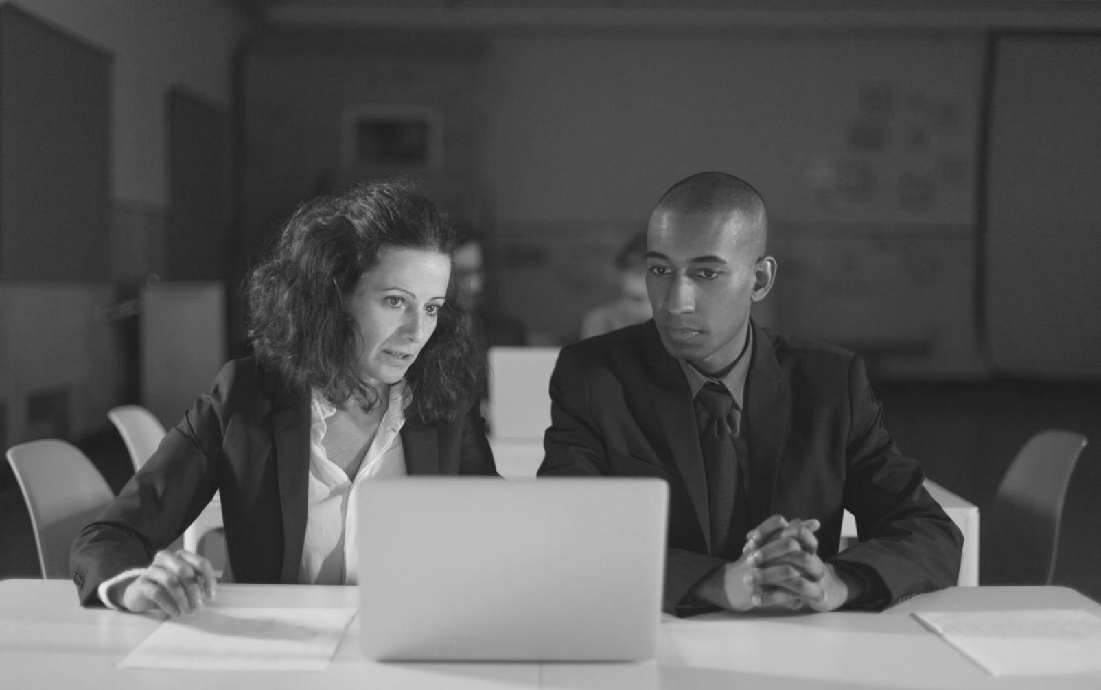 Espacio de trabajo colaborativo en pelorixente donde nuestro equipo ayuda a empresas con la planificación financiera